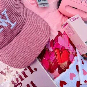 ♥️❤️ Yes Girl, You Can ♥️❤️ 6 PC Women’s Curated Valentines Day Gift Box